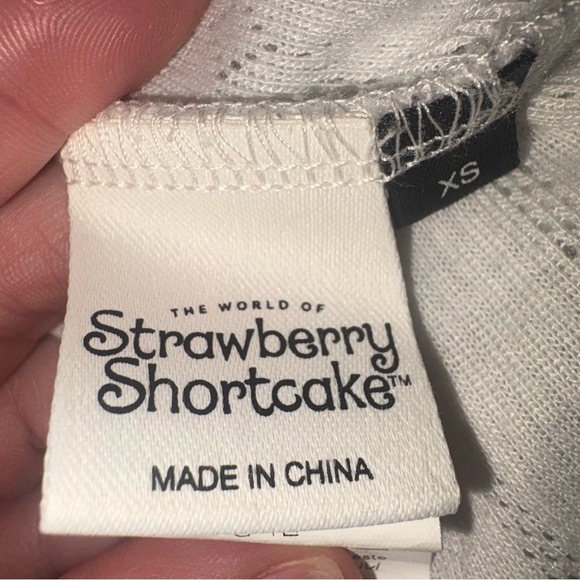 SHEIN White Crop Top with Red Trim & Strawberry Shortcake Graphic size XS - 🍓🍰 - Picture 2 of 4